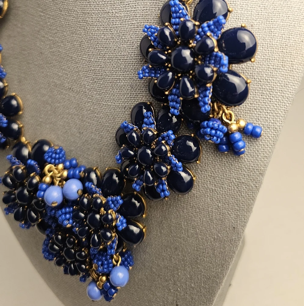 [J. CREW] Gardenia Blue Beaded Chunky Statment Floral Asymmetrical Necklace